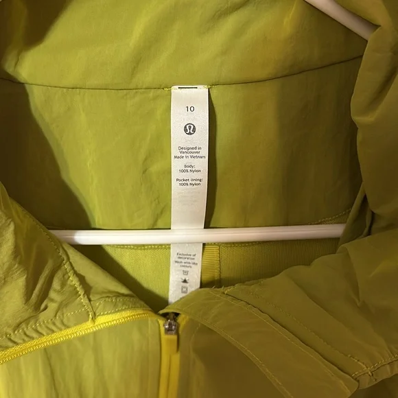 lululemon athletica Green Jacket - Picture 2 of 5